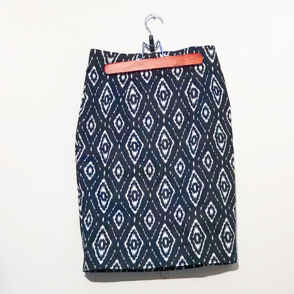 🔥2/$20 Very flattering pencil skirt black/…